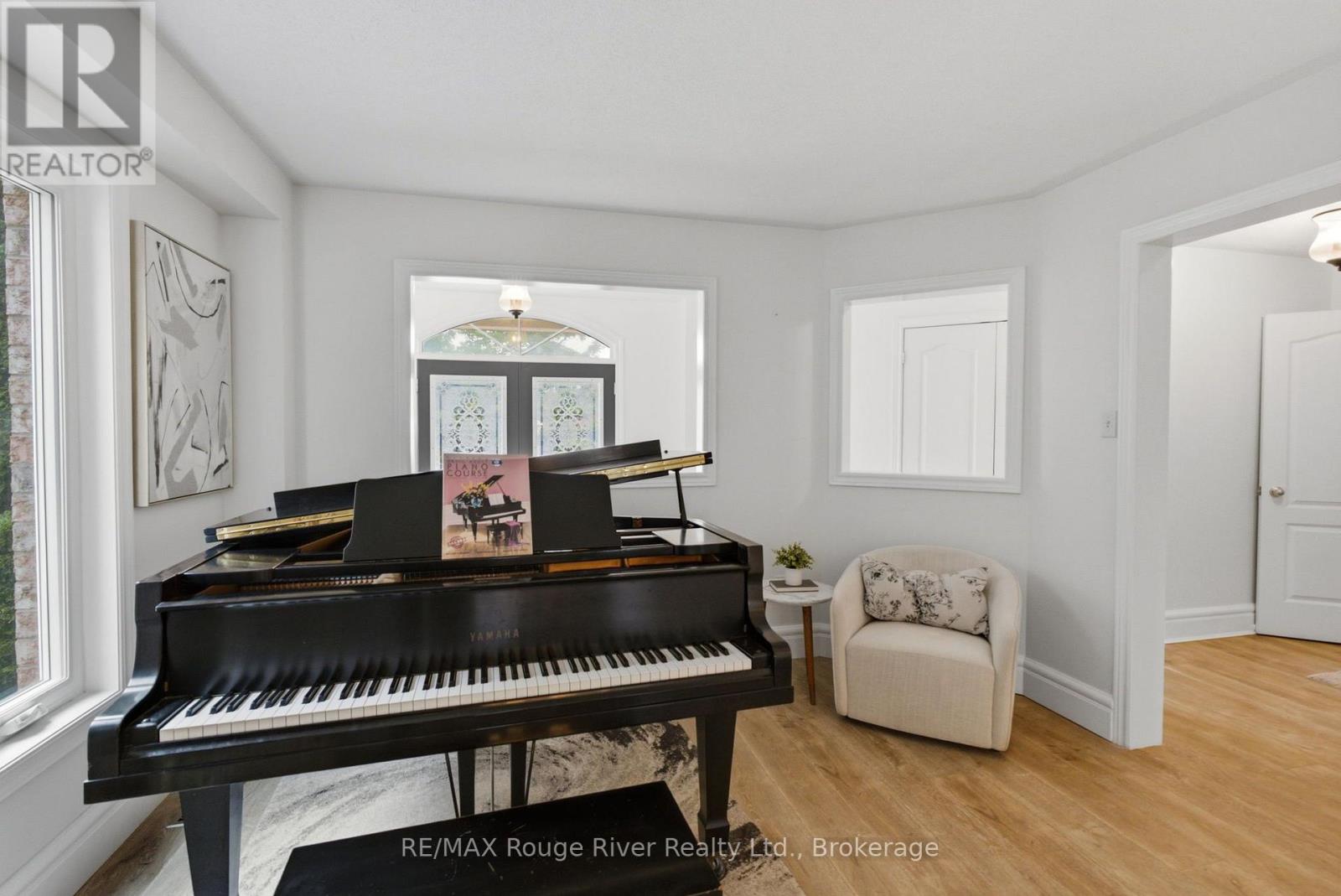 17 Floree Street, Whitby, Ontario  L1R 3B2 - Photo 5 - E13577020