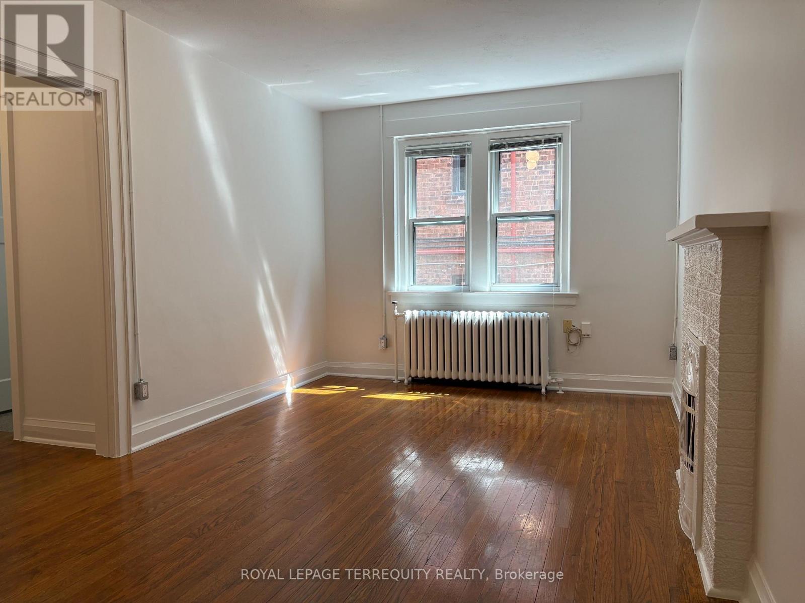 10 - 42 Barton Avenue, Toronto, Ontario  M6G 1P3 - Photo 4 - C13576848