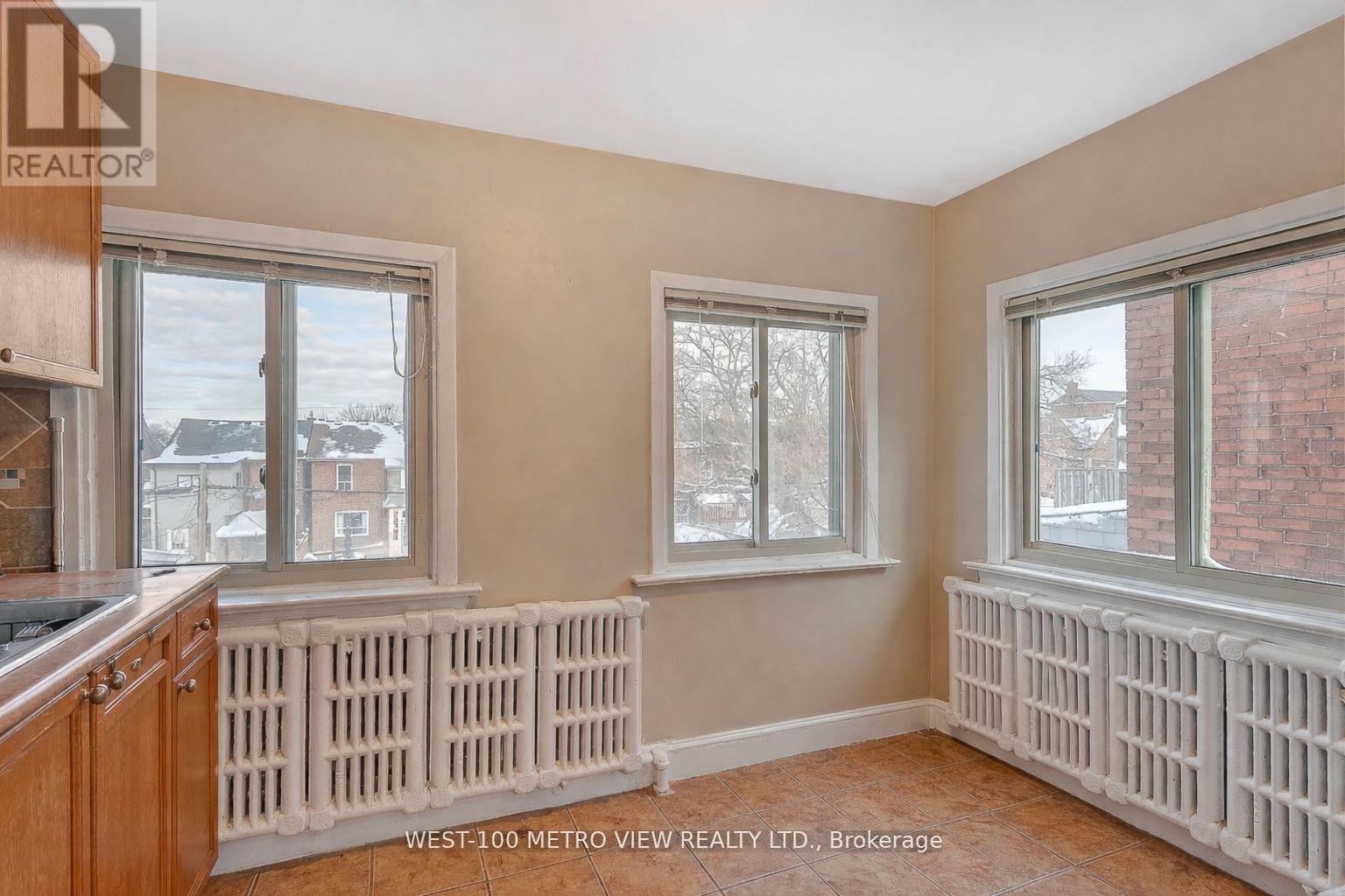 1733 Dufferin Street, Toronto, Ontario  M6E 3N9 - Photo 6 - C13576870