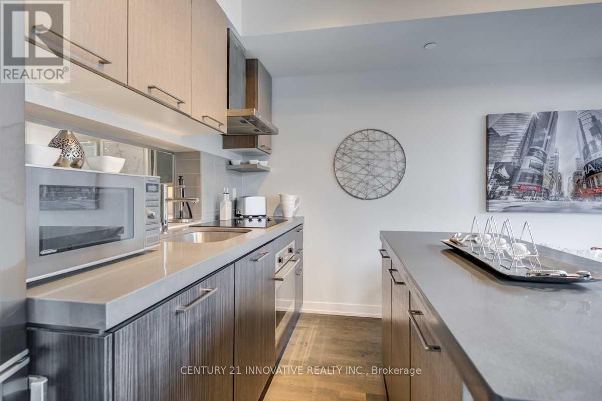 408 - 560 KING STREET W