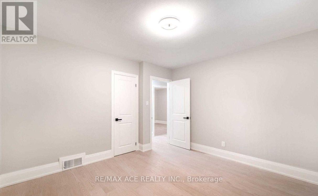 Main - 16 Compton Drive, Toronto, Ontario M1R 4A6 - Photo 7 - E13576962