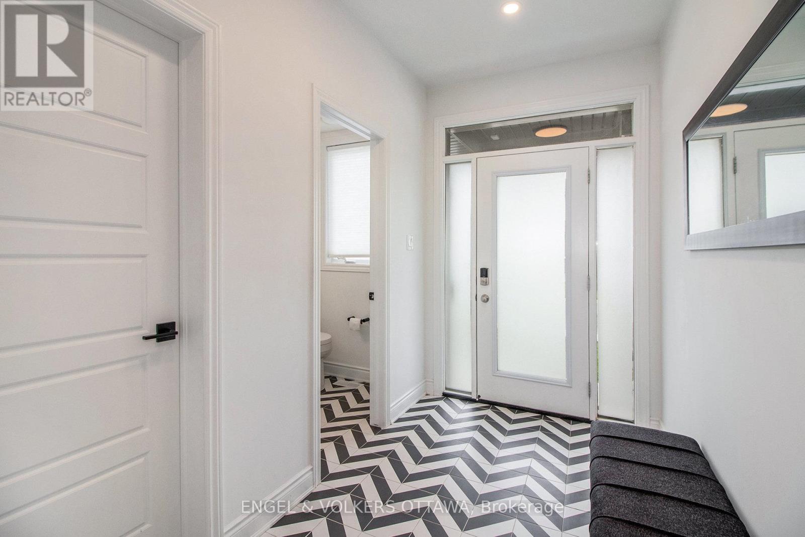 1031 Curraglass Walk, Ottawa, Ontario  K2S 3A4 - Photo 2 - X13577114