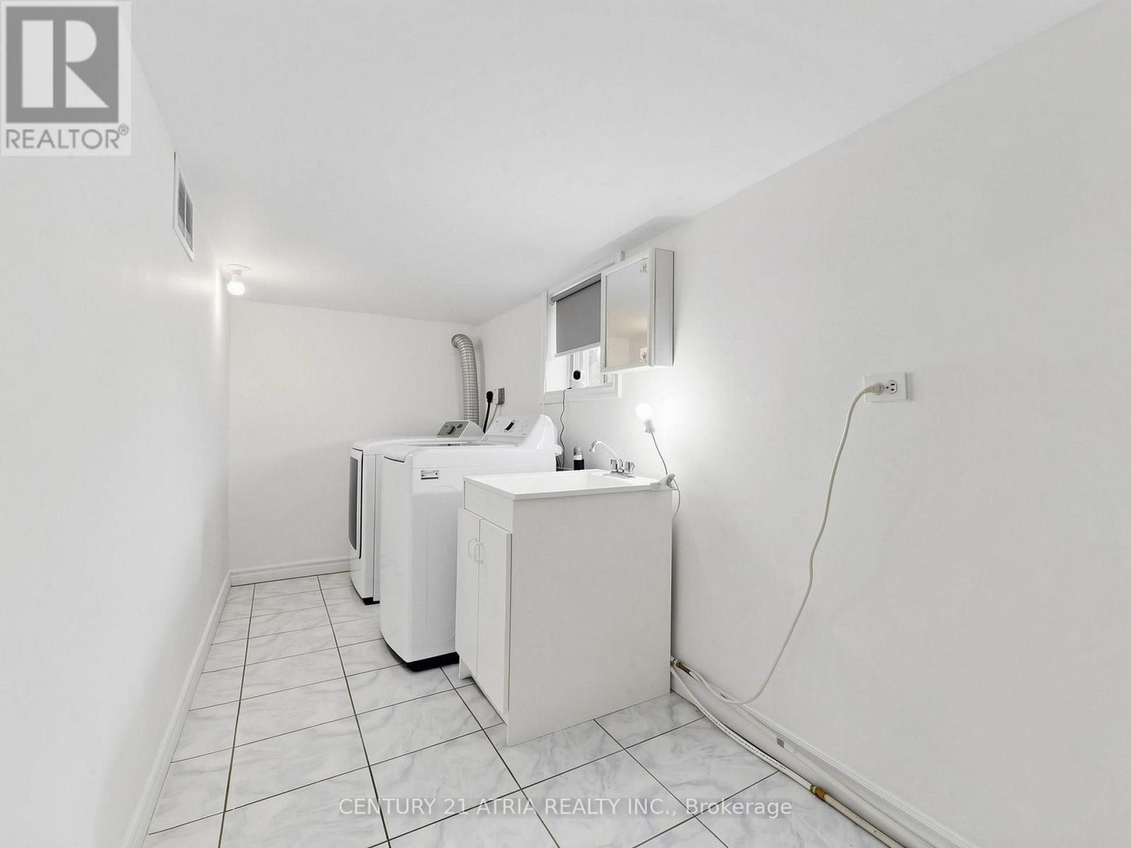 21 Mahoney Avenue, Toronto, Ontario  M6M 2H5 - Photo 45 - W13571940