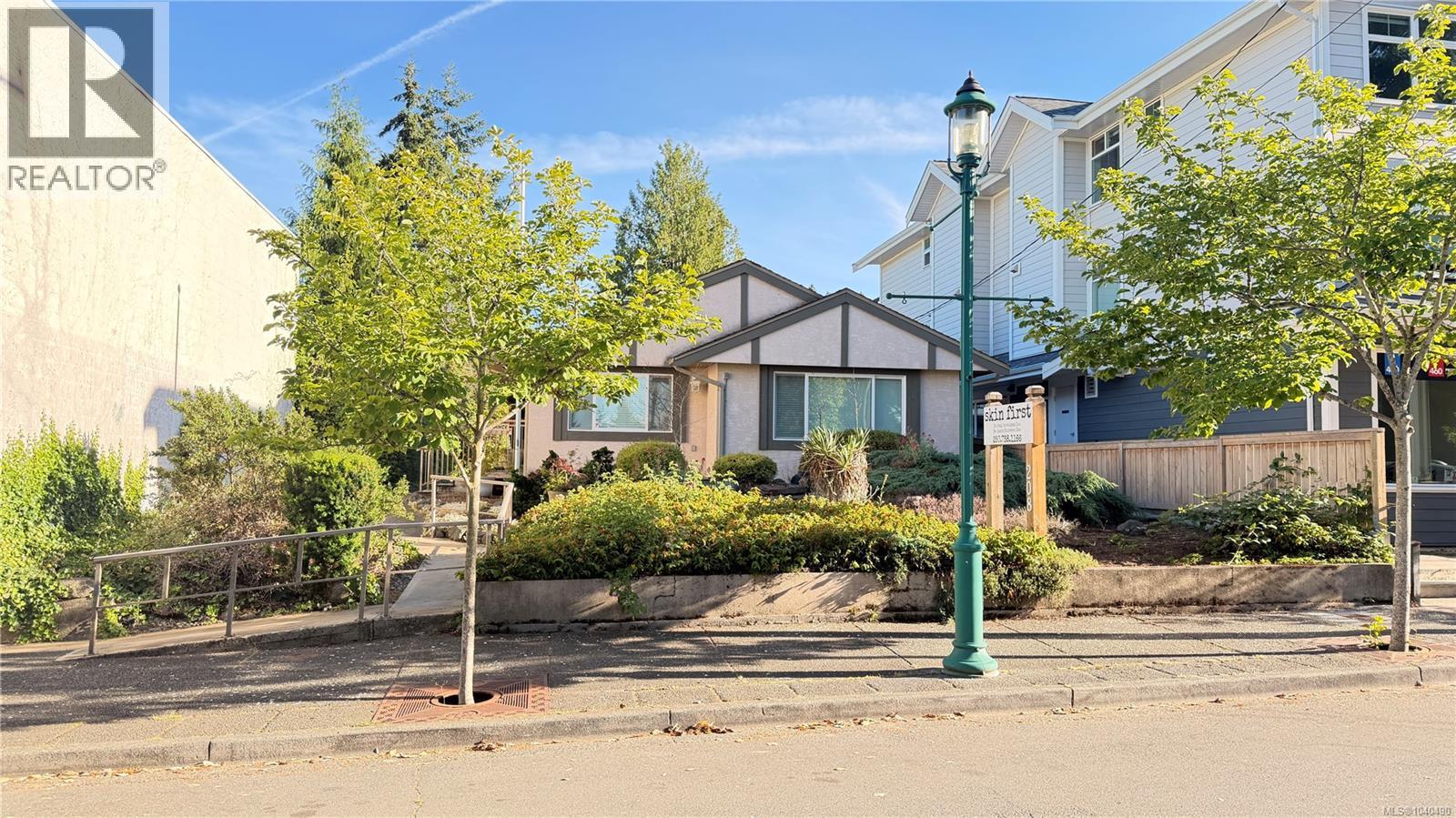 208 First Ave W, Qualicum Beach, British Columbia  V9K 2P7 - Photo 4 - 1040490
