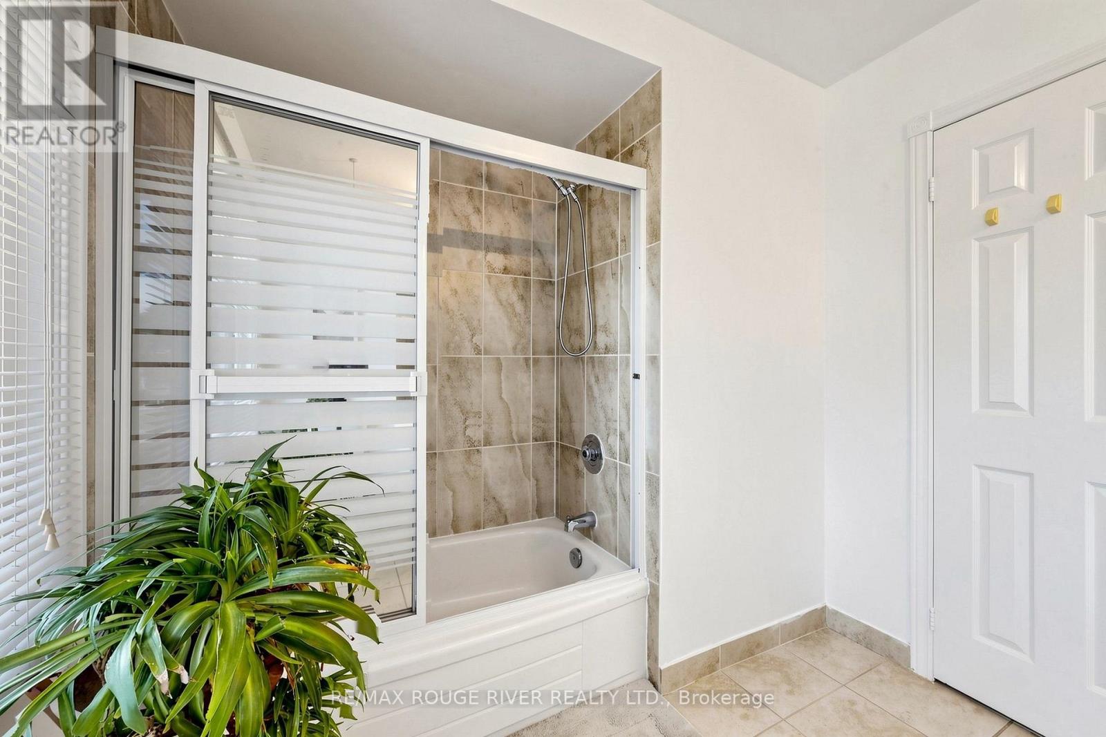 4 Atrium Lane, Toronto, Ontario  M1B 4T3 - Photo 37 - E13560146