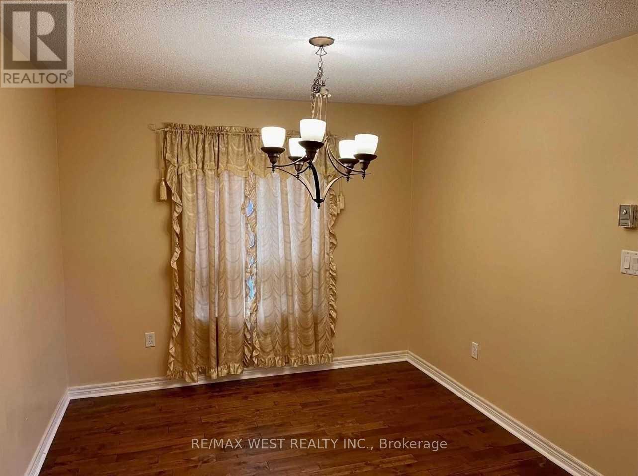 4 Catherine Drive, Barrie, Ontario L4N 0Y7 - Photo 3 - S13573692