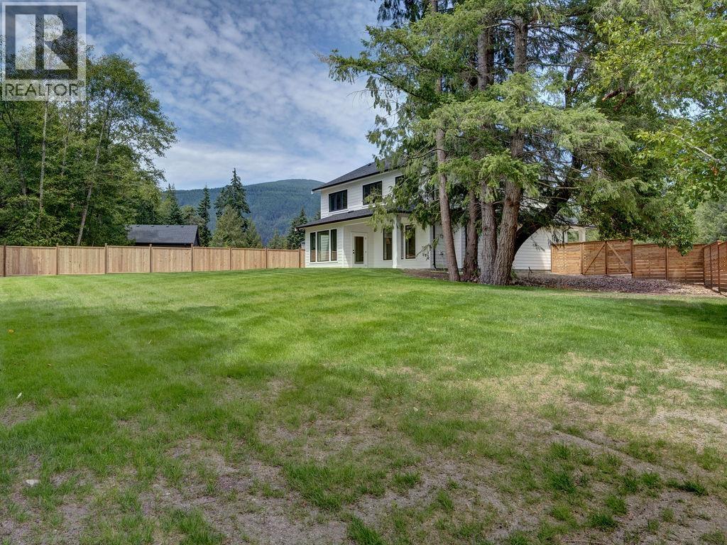 385 Solaz Place, Gibsons, British Columbia  V0N 1V5 - Photo 5 - R3099317