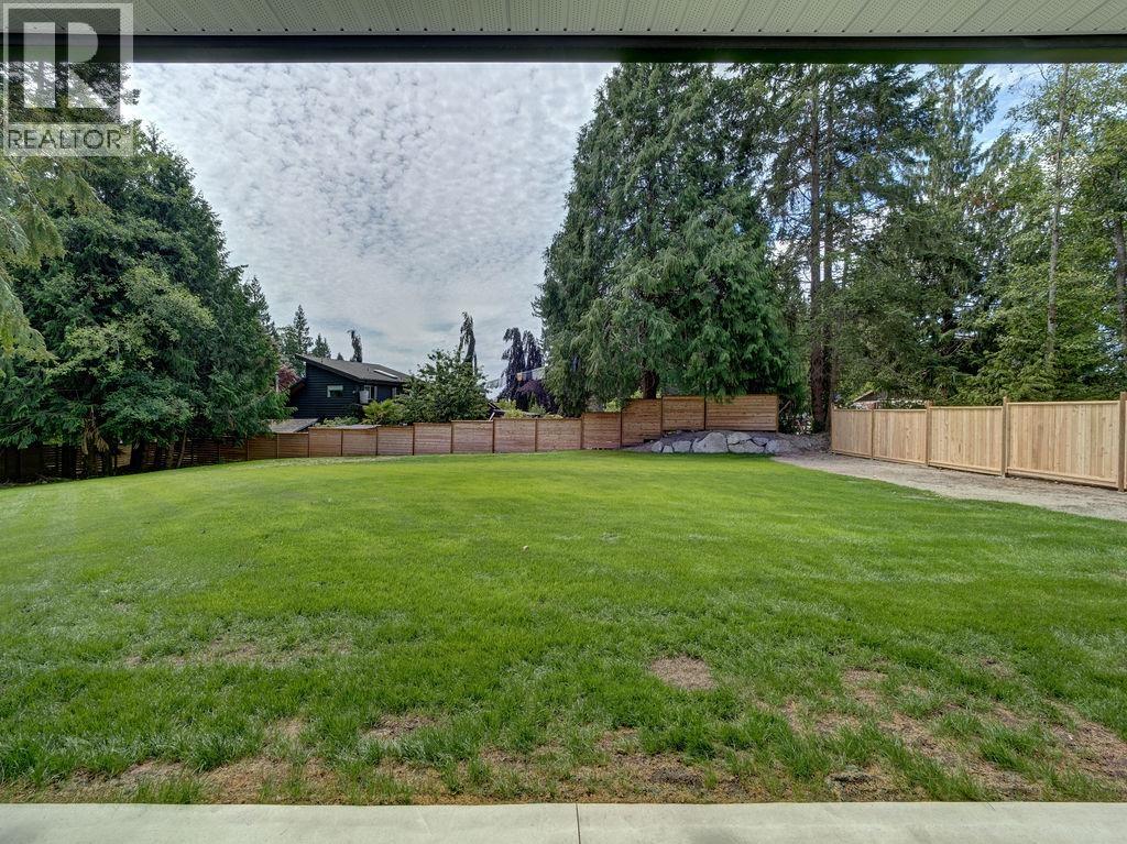 385 Solaz Place, Gibsons, British Columbia  V0N 1V5 - Photo 4 - R3099317