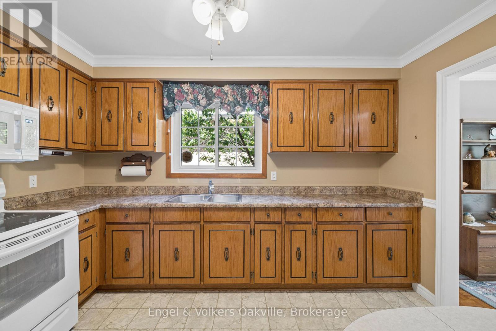 1329 White Oaks Boulevard, Oakville, Ontario  L6H 2N7 - Photo 20 - W13577464