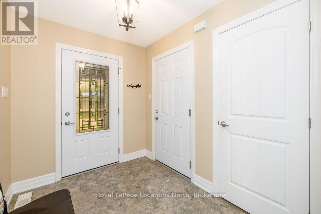 6 Tennessee Avenue, Wasaga Beach, Ontario  L9Z 3A8 - Photo 4 - S13577306