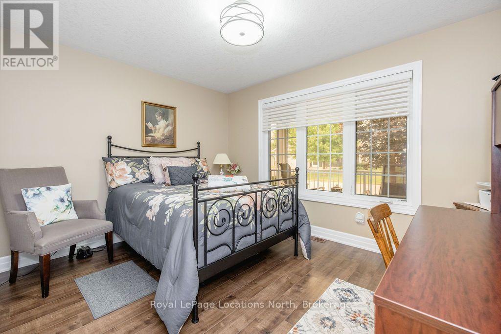 6 Tennessee Avenue, Wasaga Beach, Ontario  L9Z 3A8 - Photo 5 - S13577306