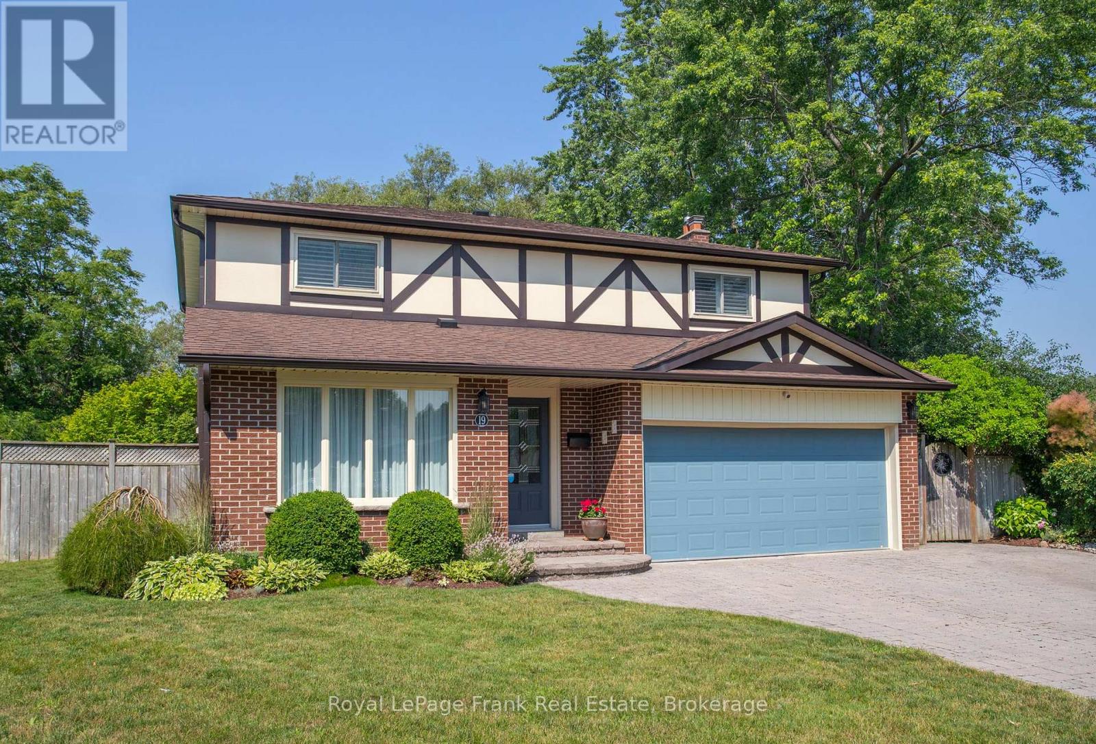 19 Ann Arbour Court, Whitby, Ontario L1N 5T7 - Photo 2 - E13577408