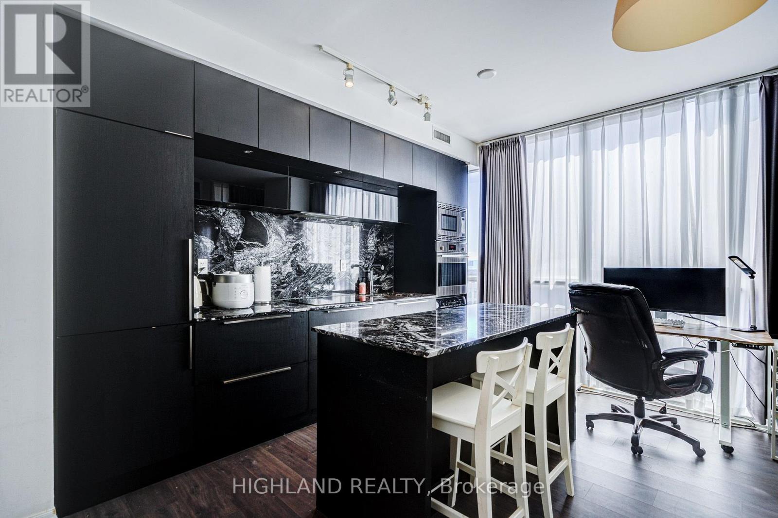 2106 - 88 Blue Jays Way, Toronto, Ontario  M5V 0L7 - Photo 10 - C13577444