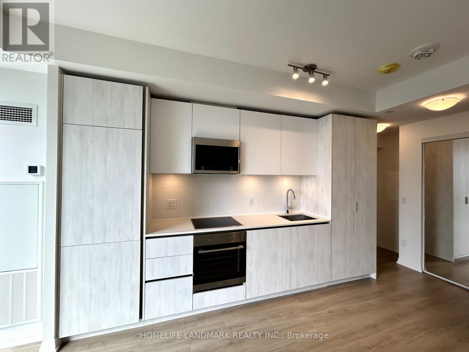 4001 - 8 Widmer Street, Toronto, Ontario  M5V 0W6 - Photo 1 - C13577496