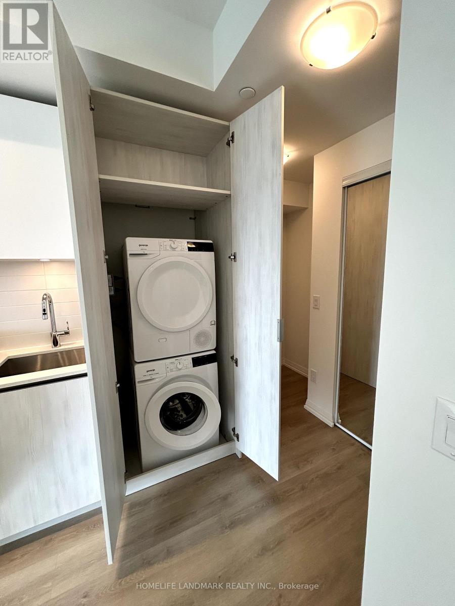 4001 - 8 Widmer Street, Toronto, Ontario  M5V 0W6 - Photo 7 - C13577496