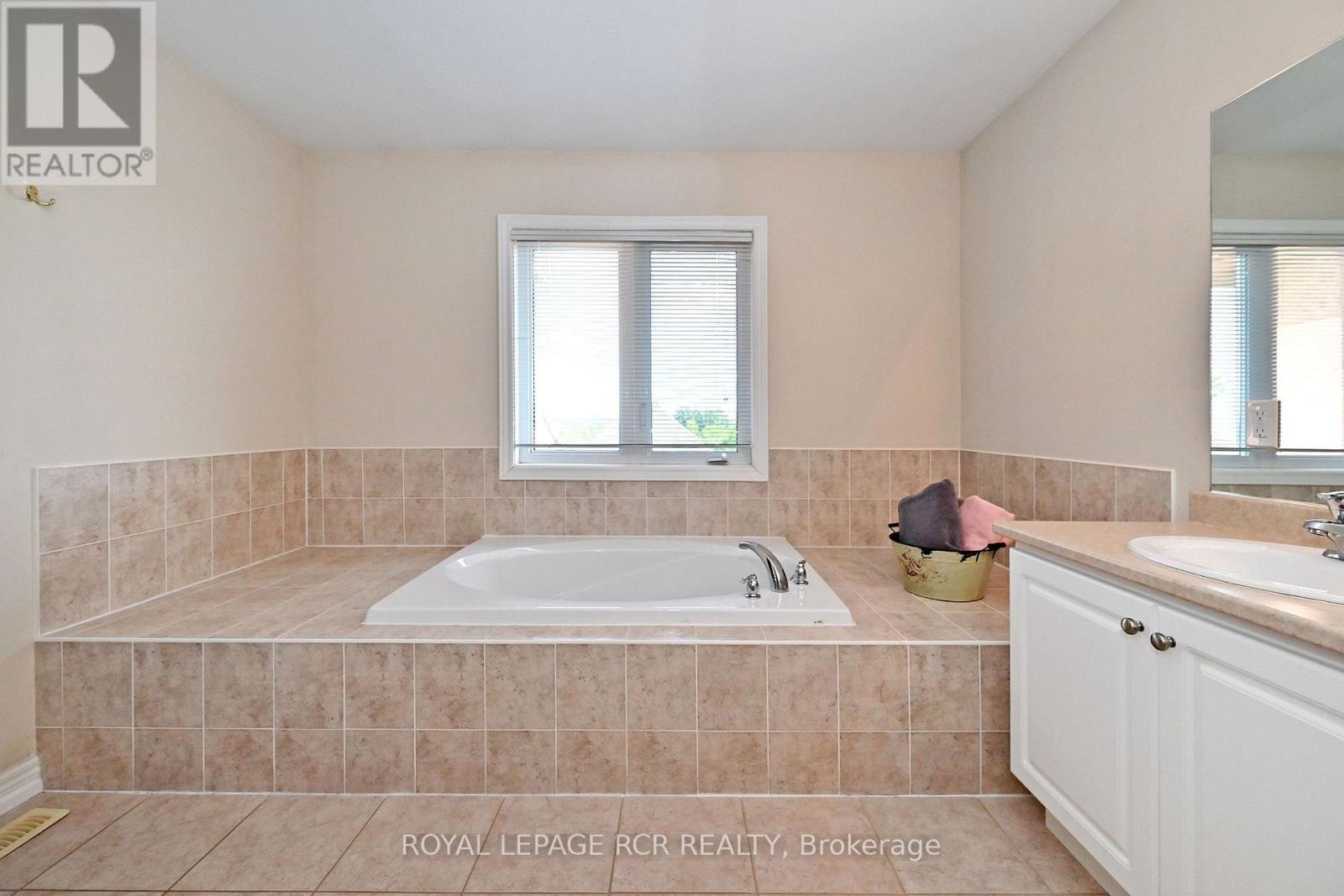 81 Woodbury Crescent, Newmarket, Ontario  L3X 2T2 - Photo 31 - N13577308