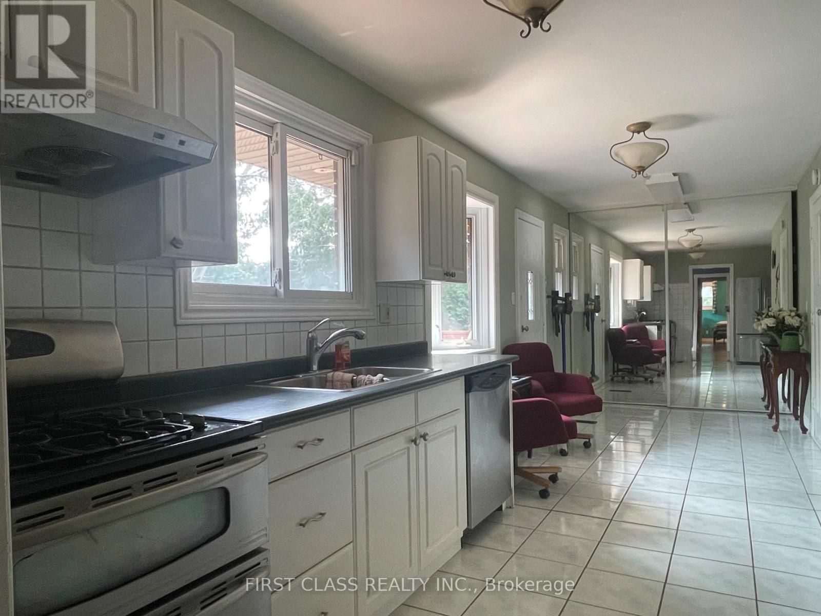 251 Scott Avenue, Newmarket, Ontario  L3Y 4R4 - Photo 8 - N13577460