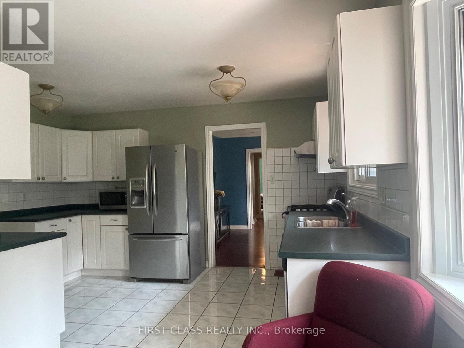 251 Scott Avenue, Newmarket, Ontario  L3Y 4R4 - Photo 9 - N13577460