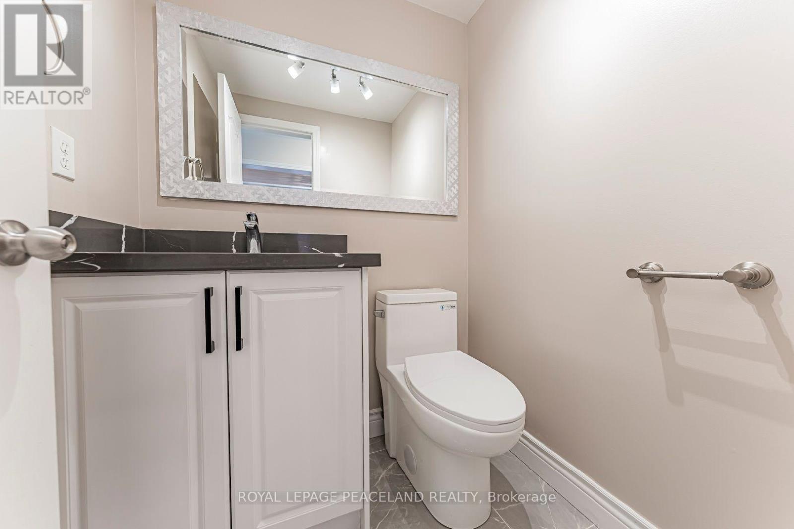 152 Flagstone Way, Newmarket, Ontario  L3X 2Z7 - Photo 7 - N13577518