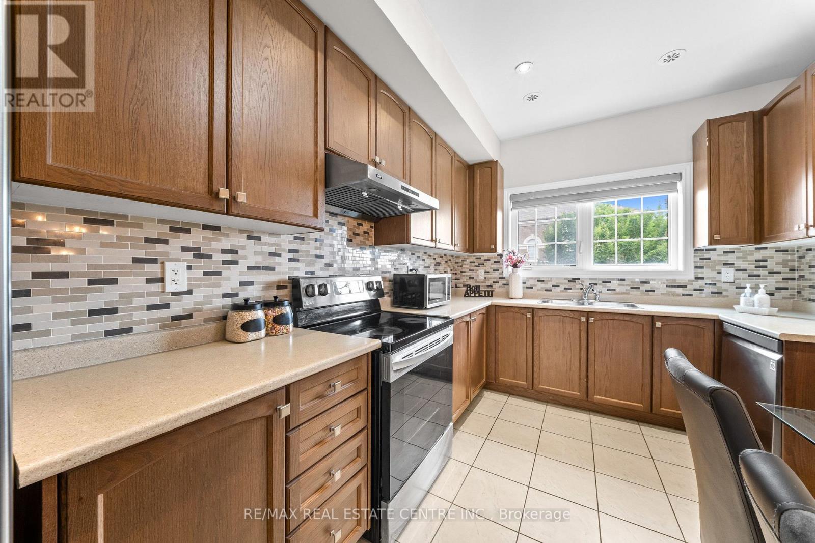 34 Aspen Hills Road, Brampton, Ontario  L6Y 0H7 - Photo 13 - W13577480