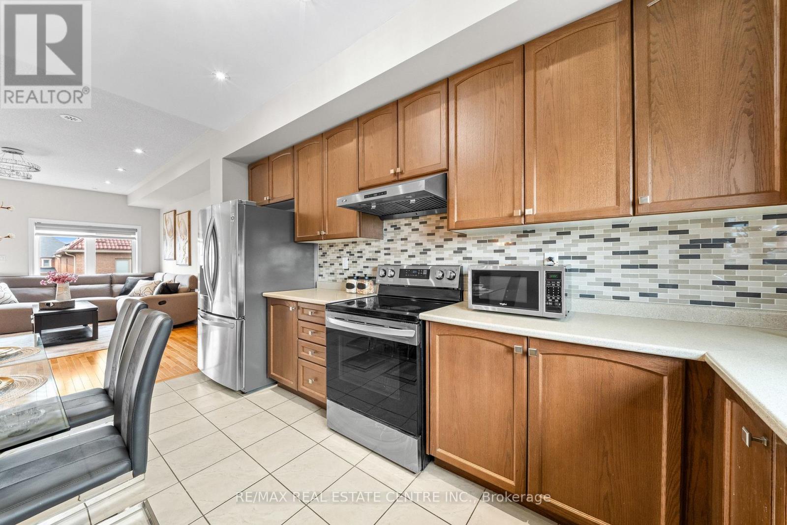 34 Aspen Hills Road, Brampton, Ontario  L6Y 0H7 - Photo 14 - W13577480