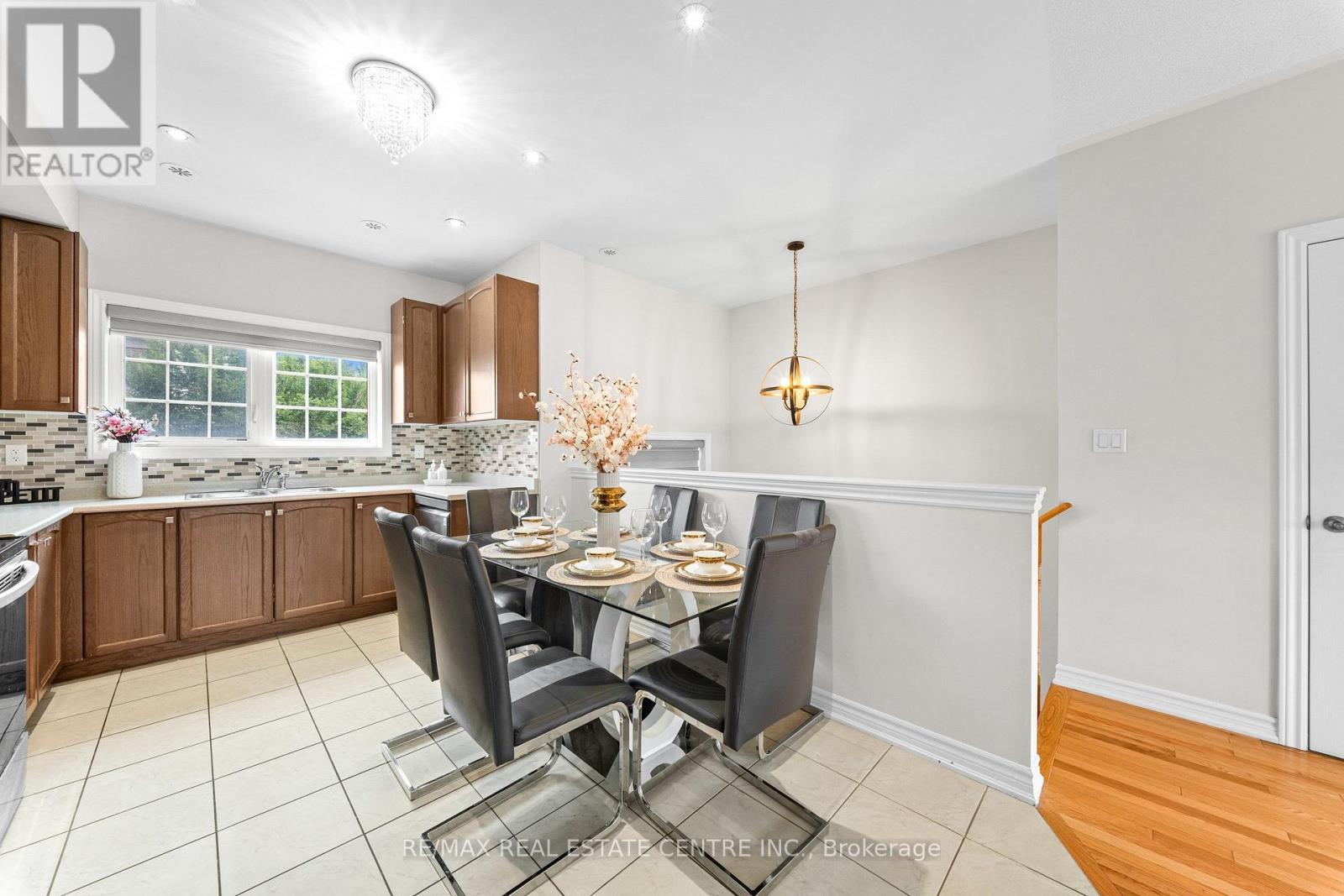 34 Aspen Hills Road, Brampton, Ontario  L6Y 0H7 - Photo 15 - W13577480