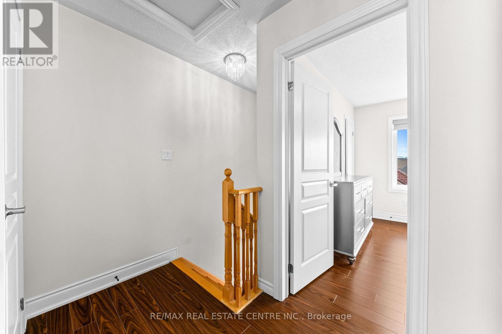34 Aspen Hills Road, Brampton, Ontario  L6Y 0H7 - Photo 19 - W13577480