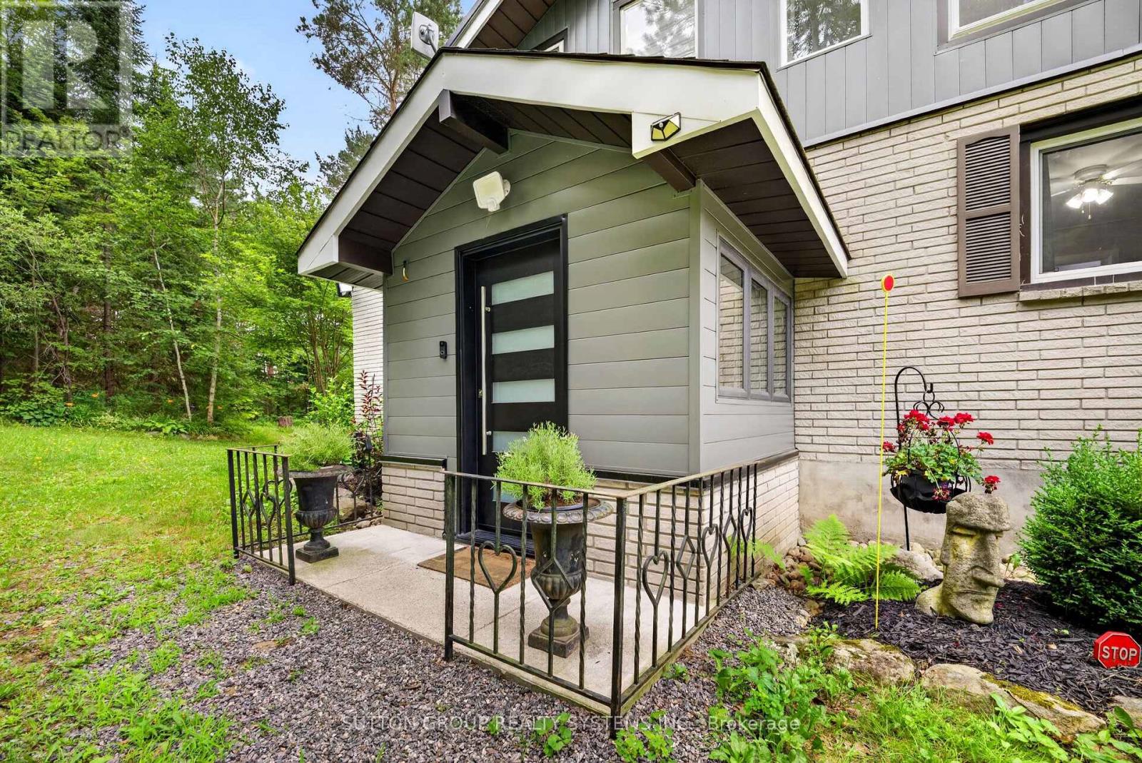 1018 Whites Road, Muskoka Lakes, Ontario  P0B 1J0 - Photo 2 - X13577452