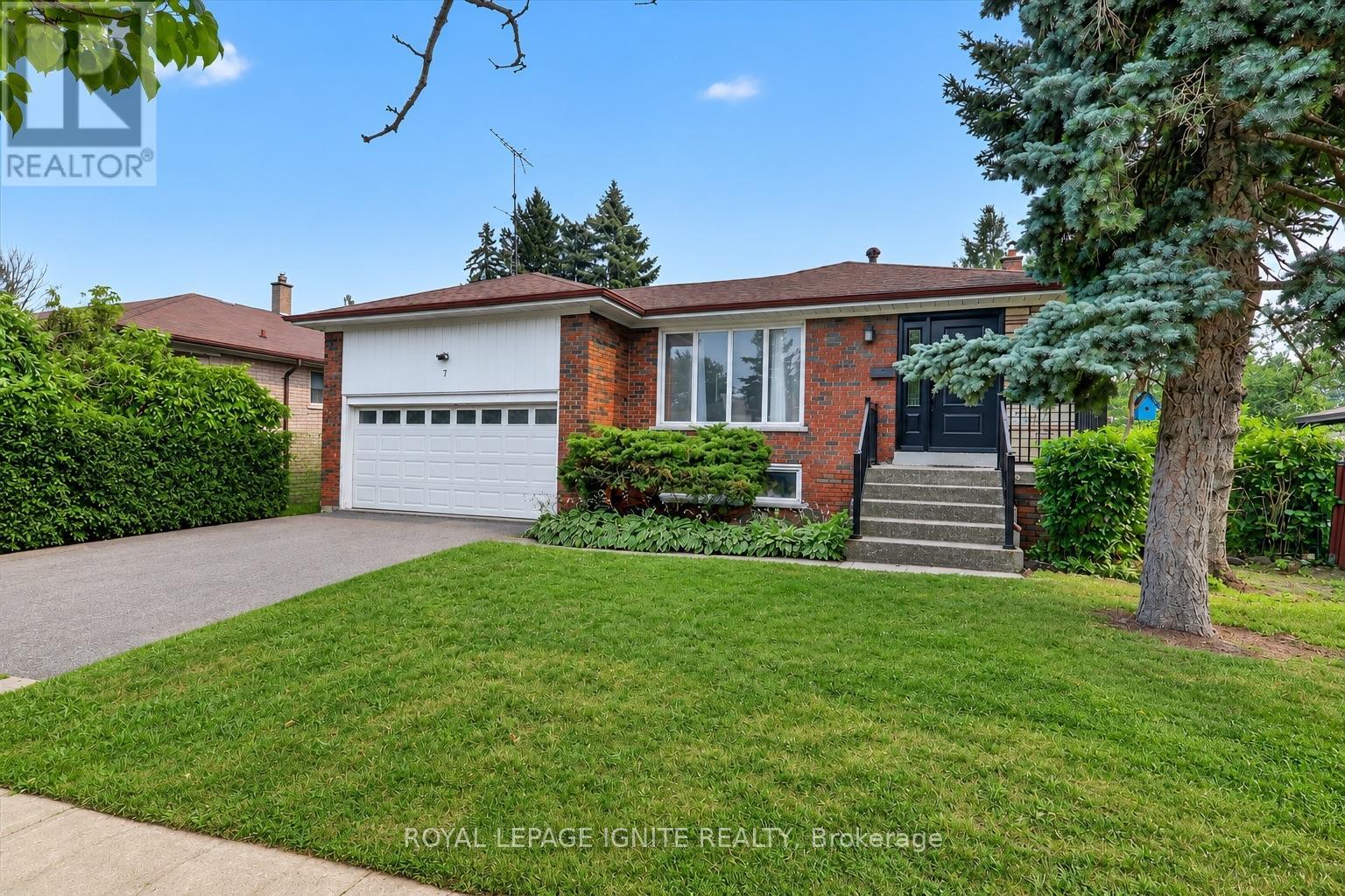 7 Briarbluff Avenue, Toronto, Ontario  M1E 3H2 - Photo 2 - E13577514