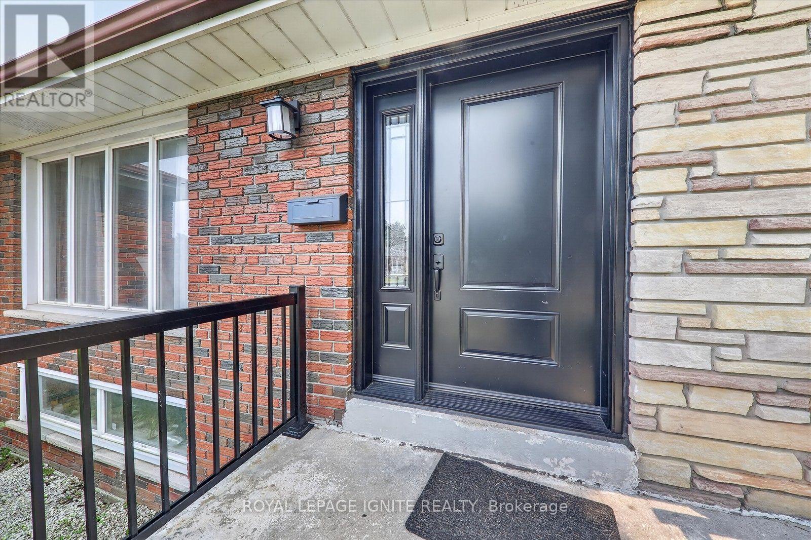 7 Briarbluff Avenue, Toronto, Ontario  M1E 3H2 - Photo 4 - E13577514