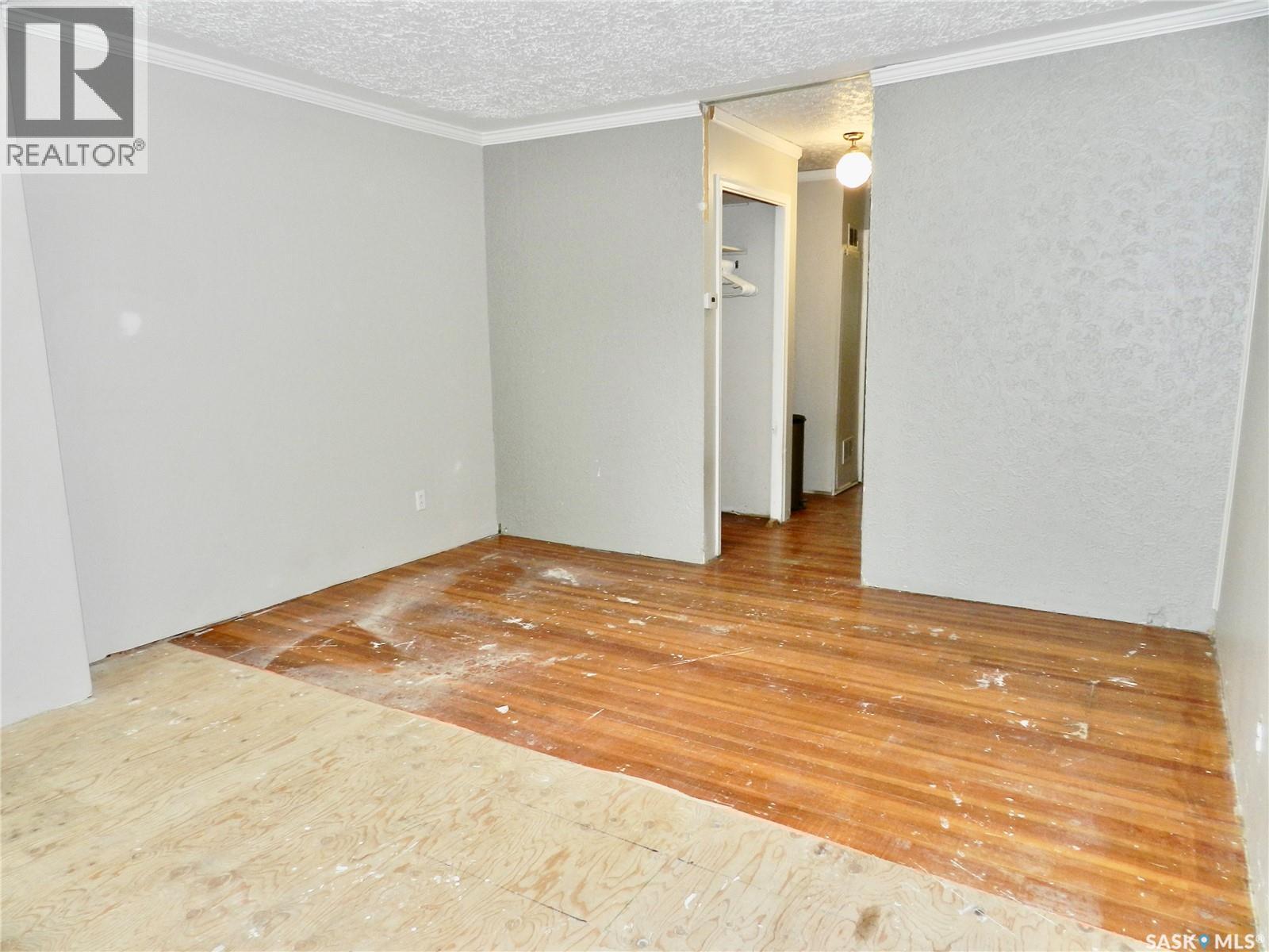 1112 Lillooet Street W, Moose Jaw, Saskatchewan S6H 5A3 - Photo 3 - SK042878