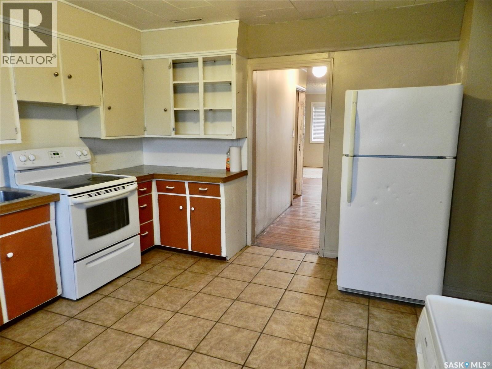 1112 Lillooet Street W, Moose Jaw, Saskatchewan S6H 5A3 - Photo 5 - SK042878