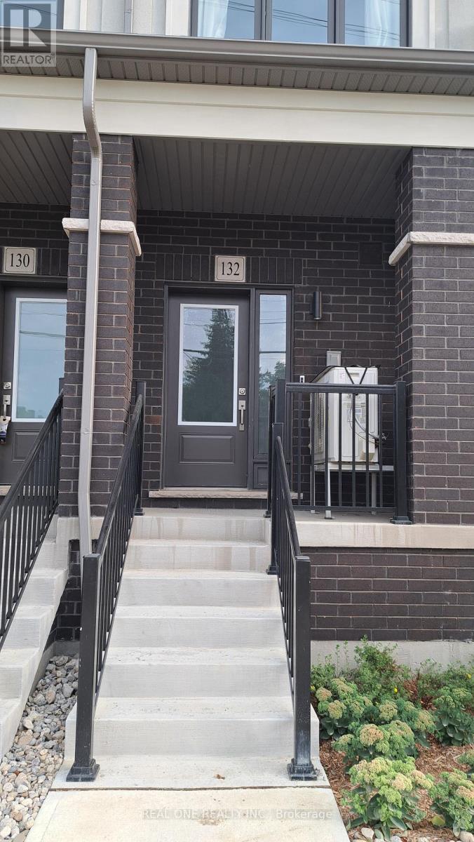 132 Matawin Lane S, Richmond Hill, Ontario  L4B 0H7 - Photo 3 - N13577574
