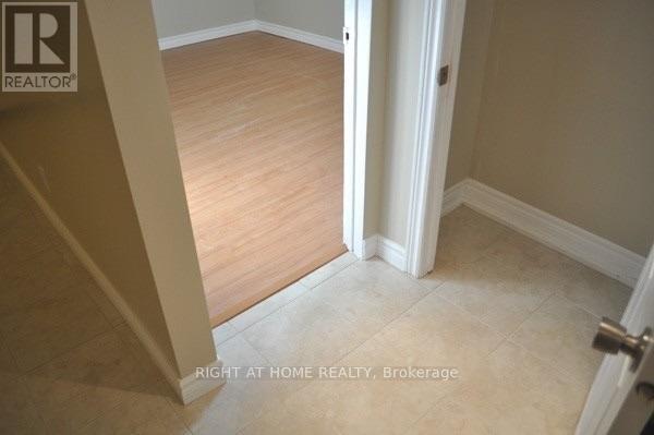 242 Demaine Crescent, Richmond Hill, Ontario  L4C 2W5 - Photo 2 - N13577598