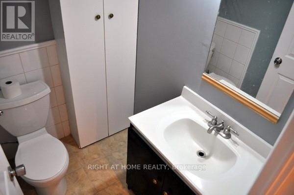 242 Demaine Crescent, Richmond Hill, Ontario  L4C 2W5 - Photo 7 - N13577598