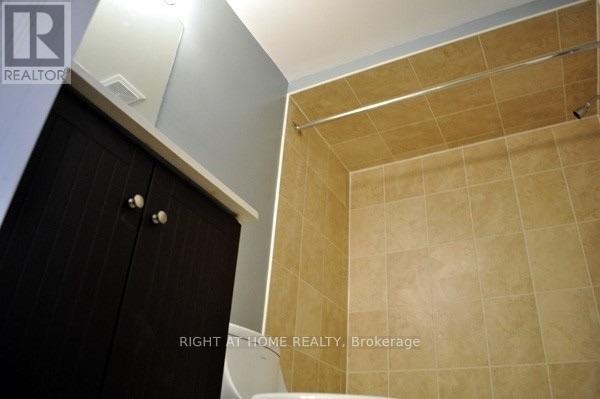 242 Demaine Crescent, Richmond Hill, Ontario  L4C 2W5 - Photo 8 - N13577598