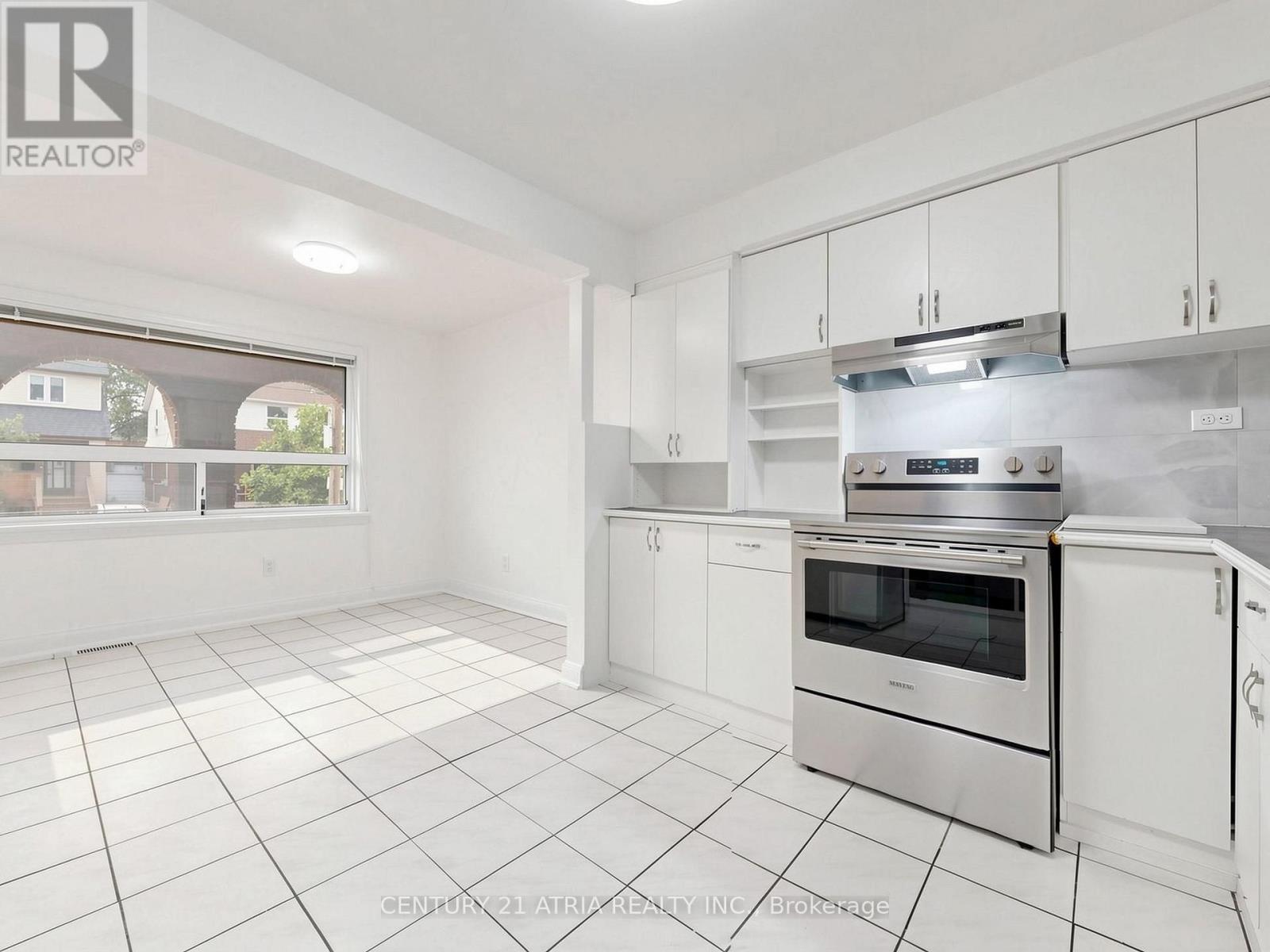 21 Mahoney Avenue, Toronto, Ontario  M6M 2H5 - Photo 13 - W13571940