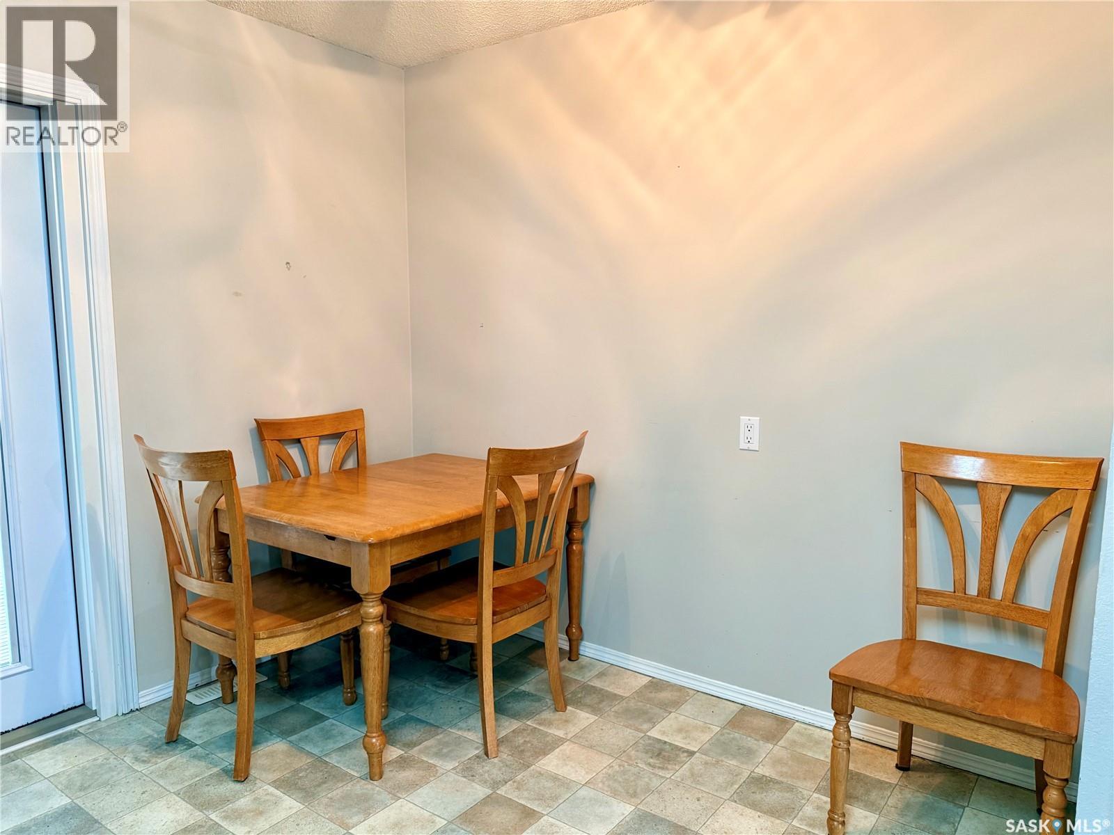 330 Aspen Drive, Swift Current, Saskatchewan S9H 4T1 - Photo 7 - SK042794