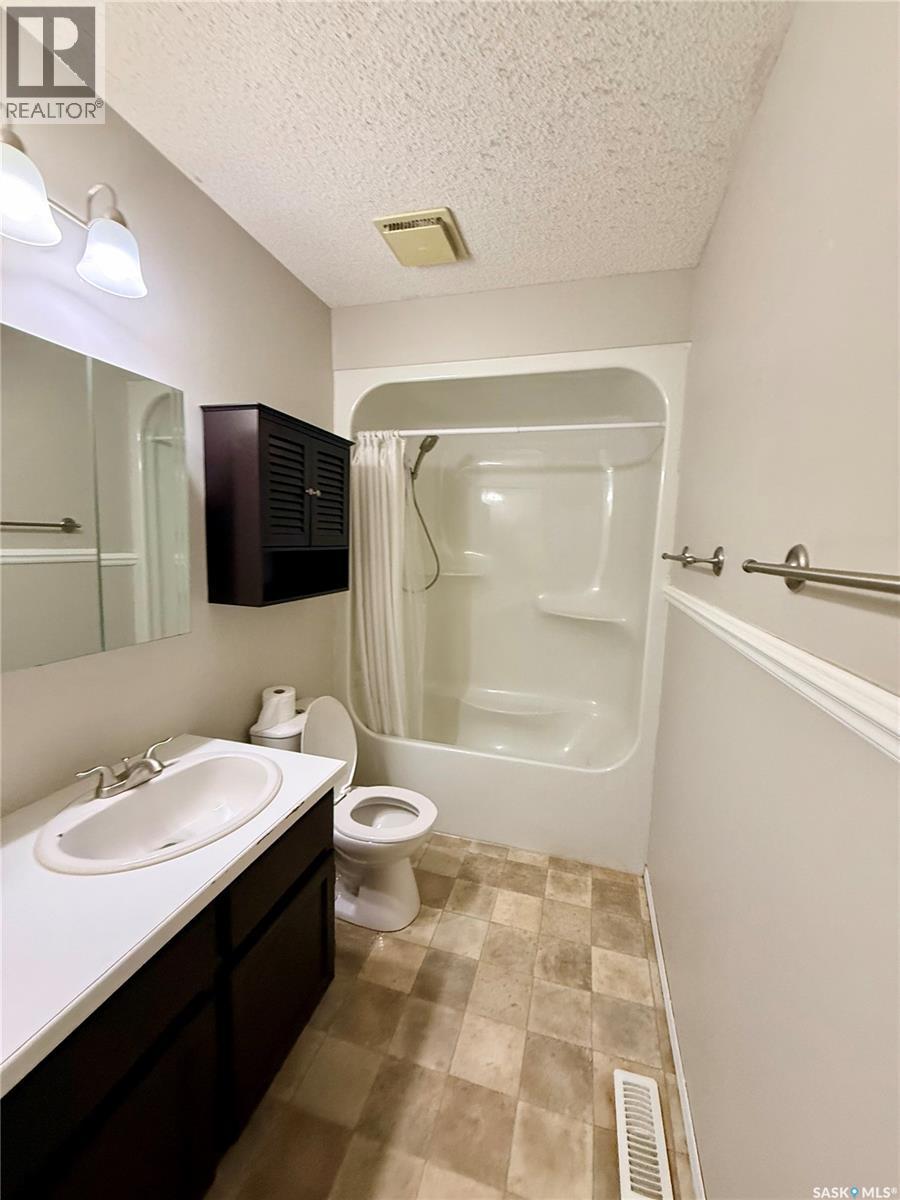 330 Aspen Drive, Swift Current, Saskatchewan S9H 4T1 - Photo 9 - SK042794