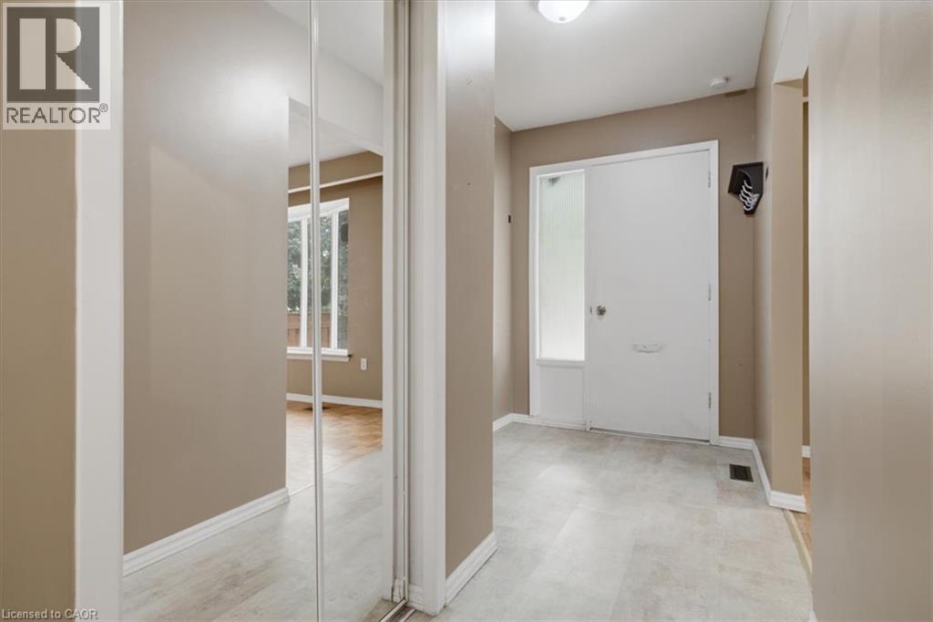 1262 Aldridge Crescent, Burlington, Ontario  L7M 1H9 - Photo 3 - 40848787