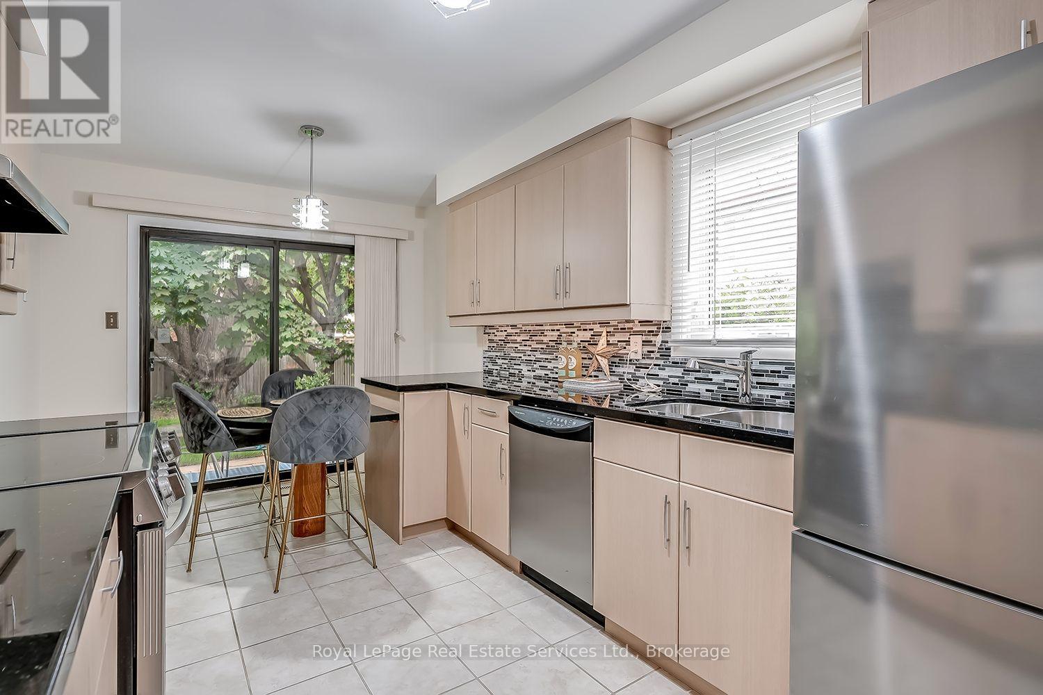 1194 Potters Wheel Crescent, Oakville, Ontario  L6M 1J2 - Photo 11 - W13577890