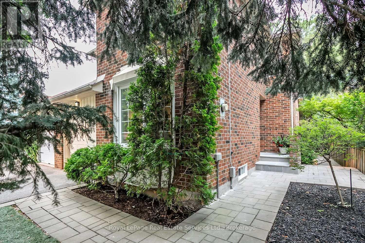 1194 Potters Wheel Crescent, Oakville, Ontario  L6M 1J2 - Photo 2 - W13577890
