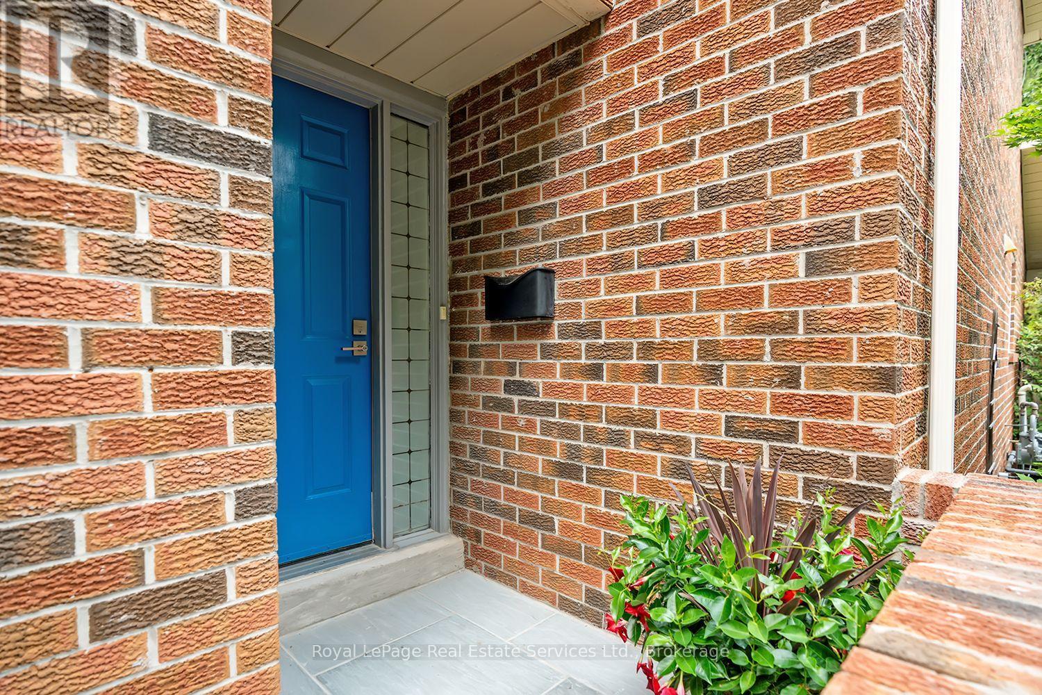 1194 Potters Wheel Crescent, Oakville, Ontario  L6M 1J2 - Photo 3 - W13577890