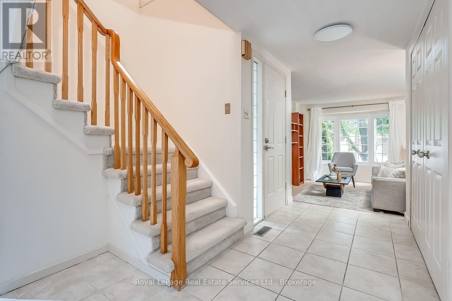 1194 Potters Wheel Crescent, Oakville, Ontario  L6M 1J2 - Photo 4 - W13577890