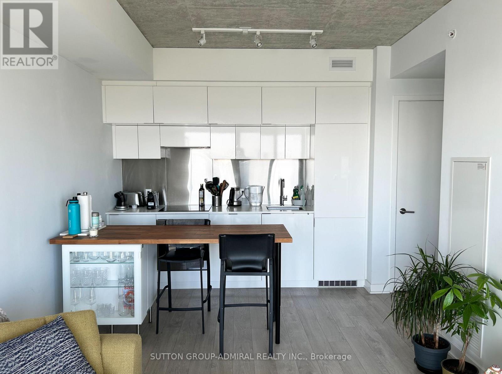 2207 - 185 Roehampton Avenue, Toronto, Ontario  M4P 1R4 - Photo 2 - C13577748