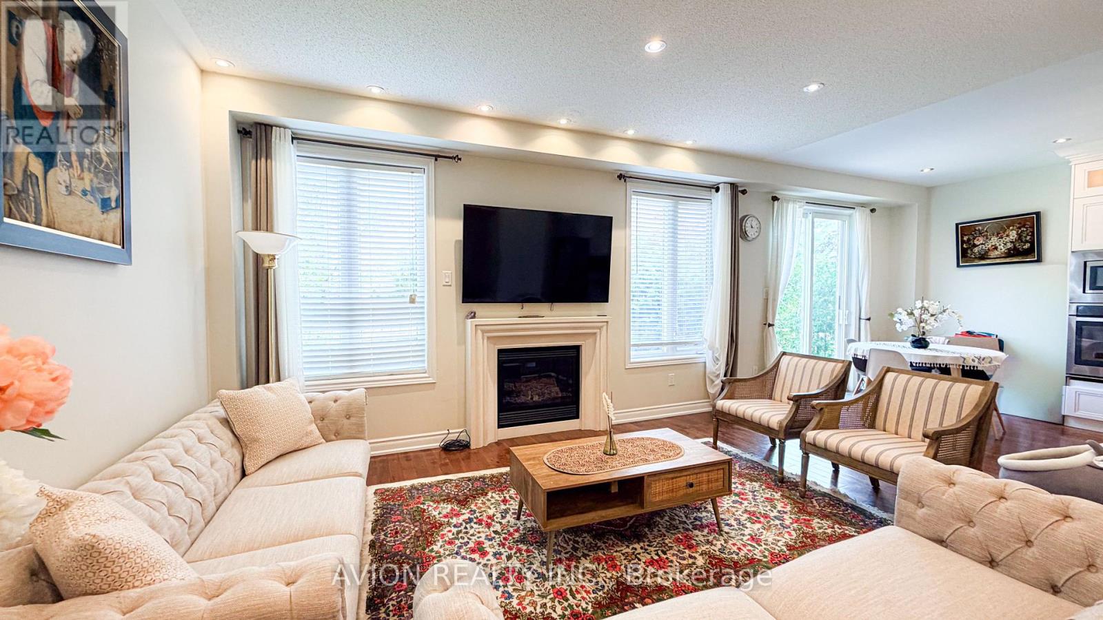 4 Sequin Drive, Richmond Hill, Ontario  L4E 0J3 - Photo 4 - N13577860