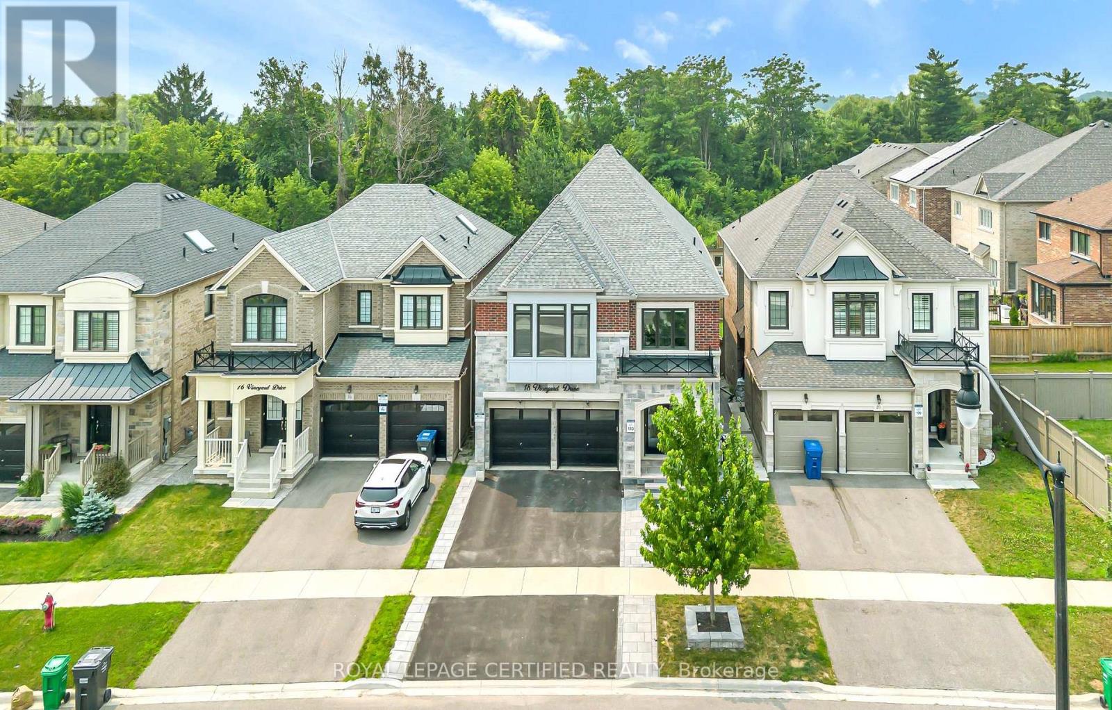 18 VINEYARD DRIVE, Brampton, Ontario