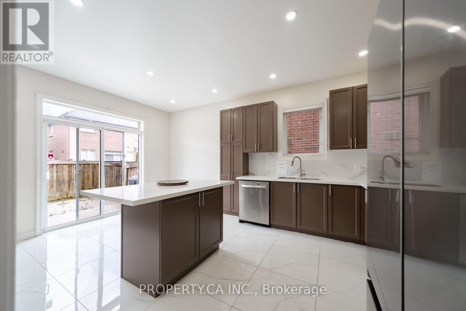 75 Iron Block Drive, Brampton, Ontario  L7A 0K2 - Photo 2 - W13577792