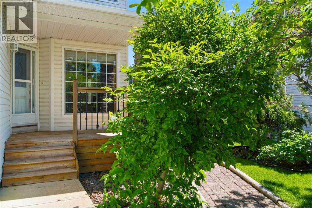 144 Douglas Ridge Close SE, Calgary, Alberta  T2Z 2P6 - Photo 2 - A2326399