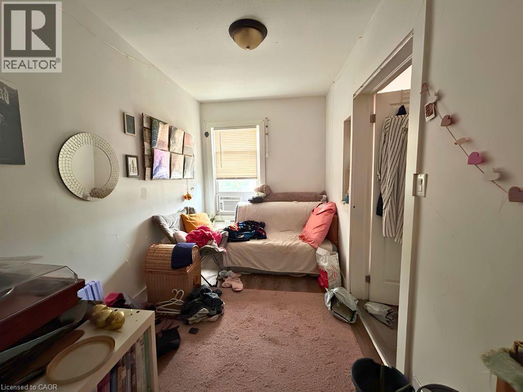 9B WENTWORTH Street N Unit# Upper